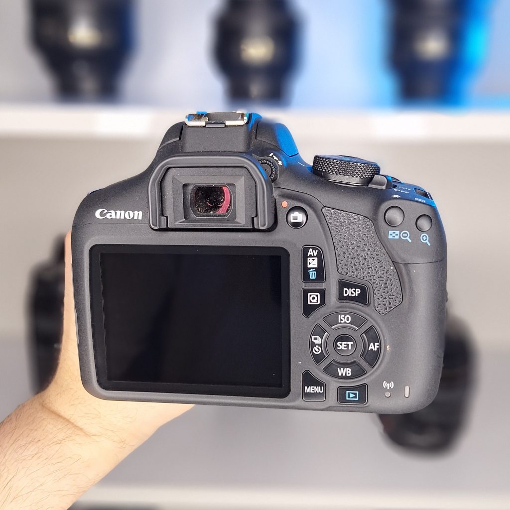 دوربین Canon 2000D دست دوم همراه لنز 55-18 میلی متر