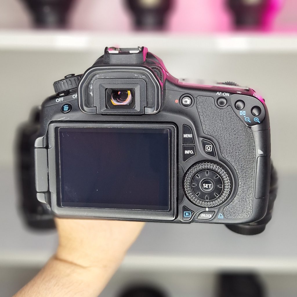 دوربین Canon 60D دست دوم همراه لنز 55-18 میلی متر
