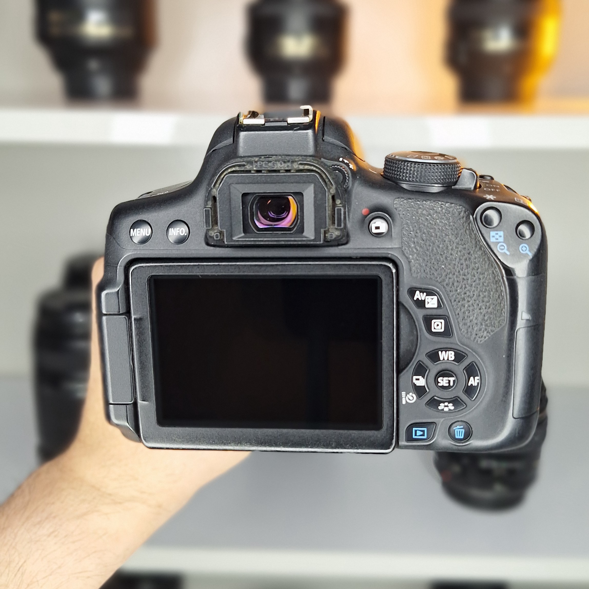دوربین Canon 750D دست دوم همراه لنز 55-18 میلی متر
