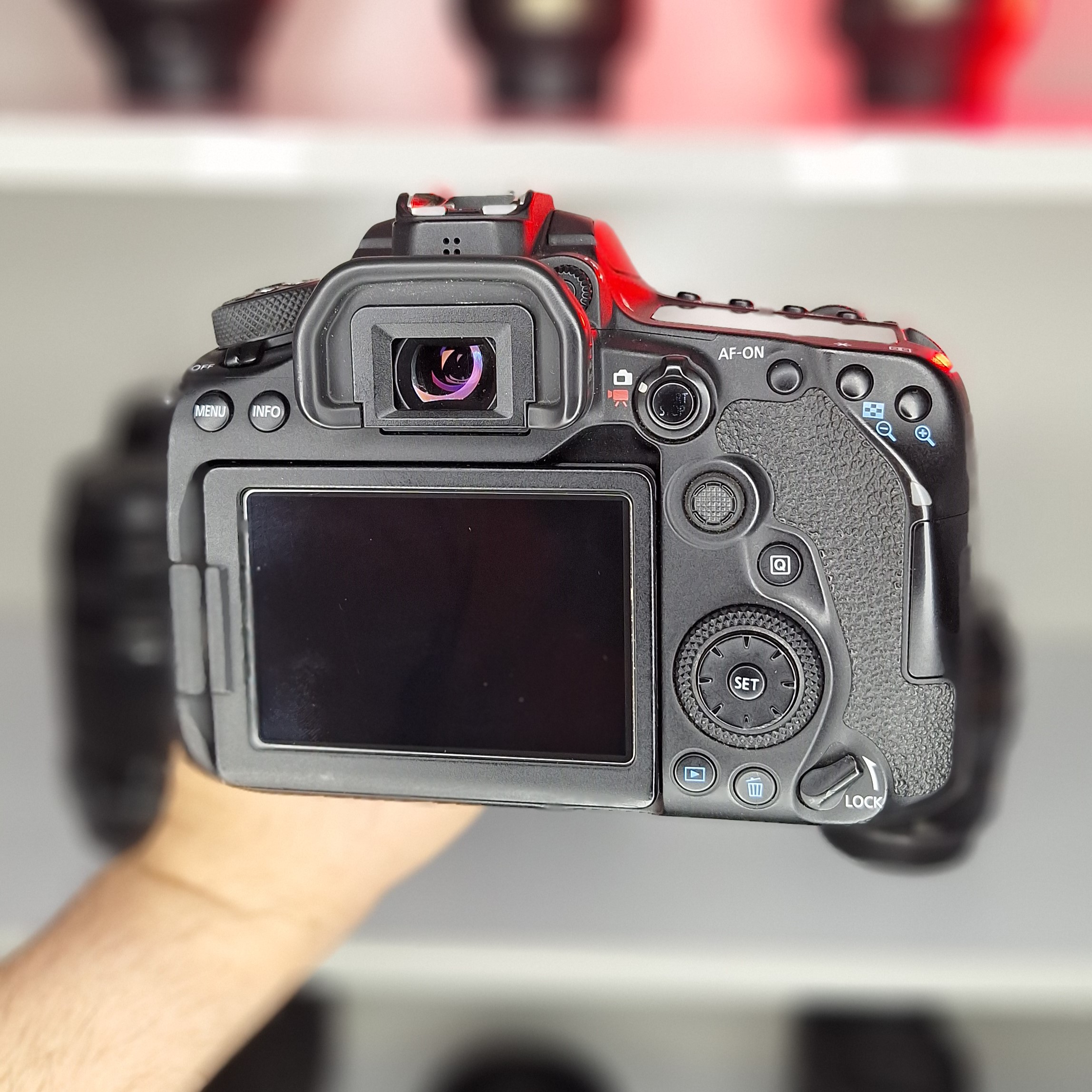 دوربین Canon 90D دست دوم همراه لنز 135-18 میلی متر