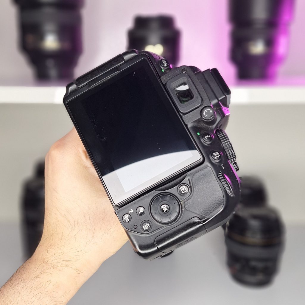 دوربین Nikon D5300 دست دوم همراه لنز 140-18 میلی متر