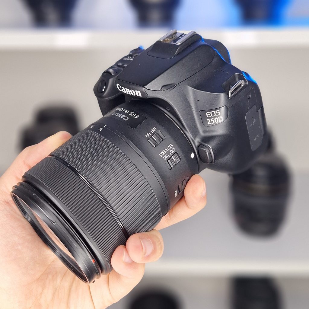 دوربین Canon 250D دست دوم همراه لنز 55-18 میلی متر