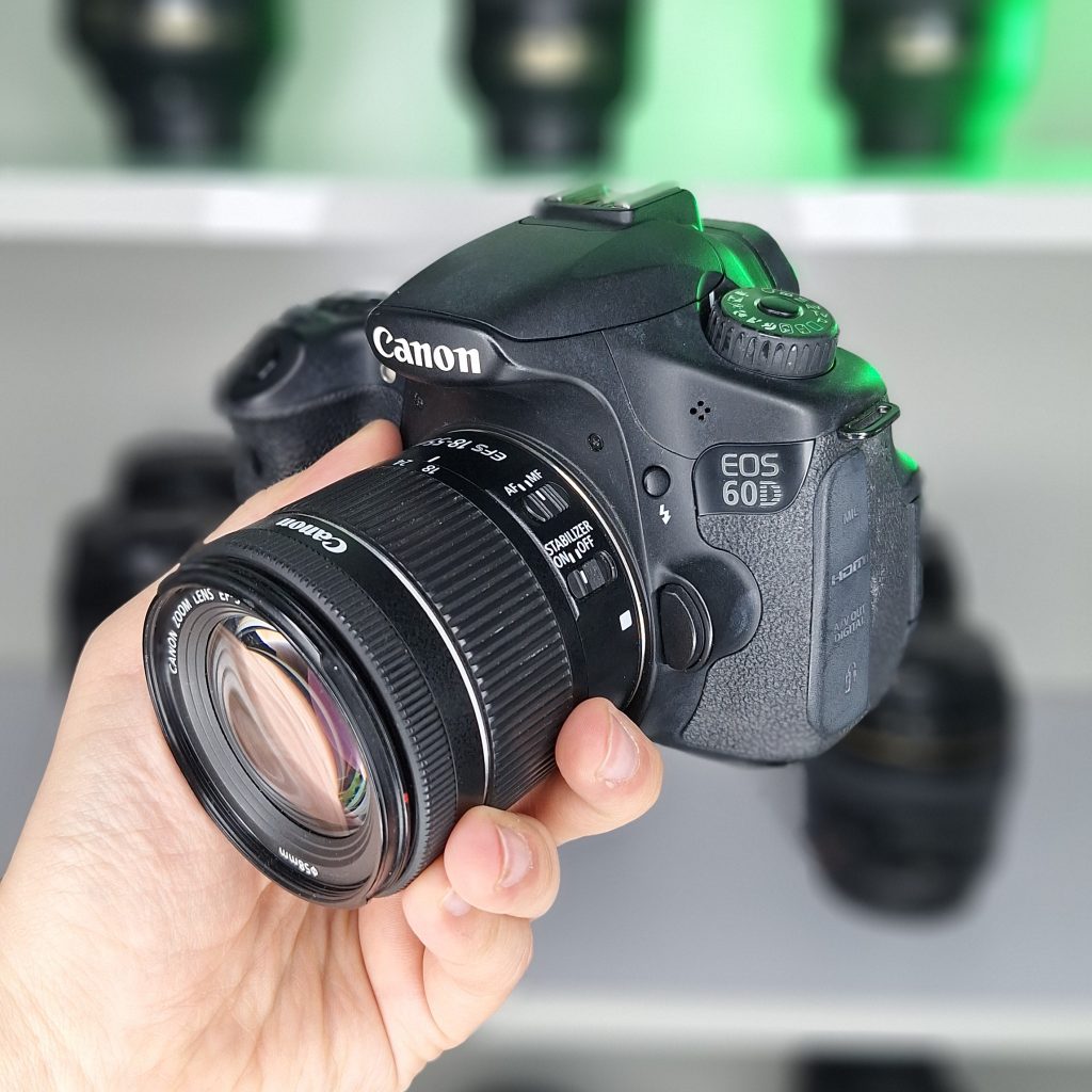 دوربین Canon 60D دست دوم همراه لنز 55-18 میلی متر