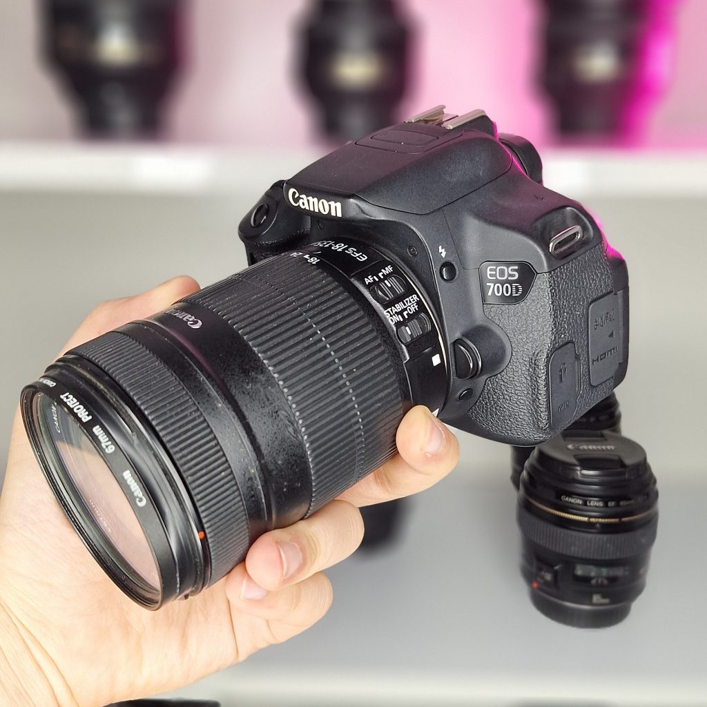 دوربین Canon 700D دست دوم همراه لنز 55-18 میلی متر