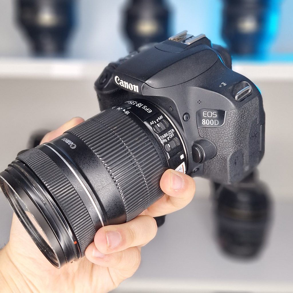 دوربین Canon 800D دست دوم همراه لنز 55-18 میلی متر