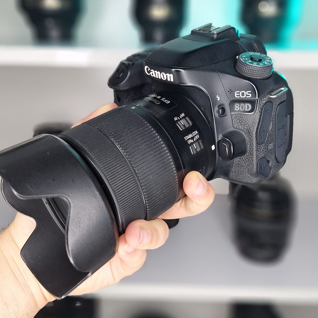 دوربین Canon 80D دست دوم همراه لنز 135-18 میلی متر