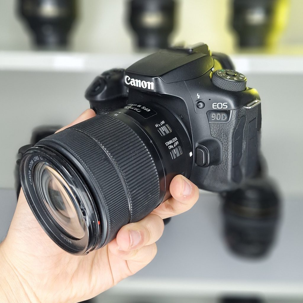 دوربین Canon 90D دست دوم همراه لنز 135-18 میلی متر