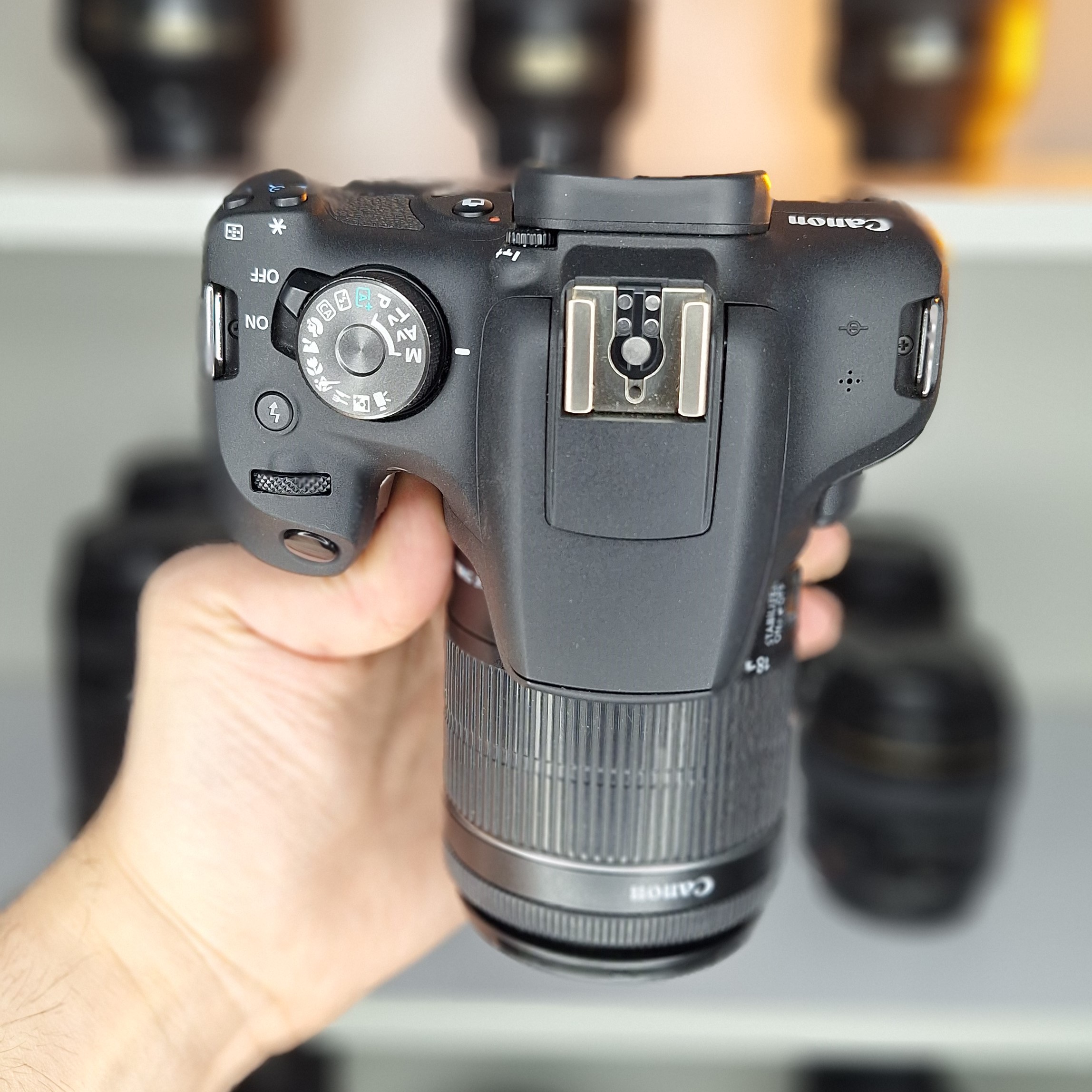 دوربین Canon 2000D دست دوم همراه لنز 55-18 میلی متر