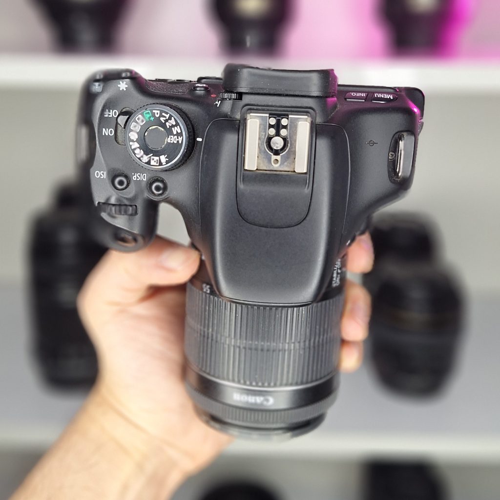 دوربین Canon 600D دست دوم همراه لنز 55-18 میلی متر
