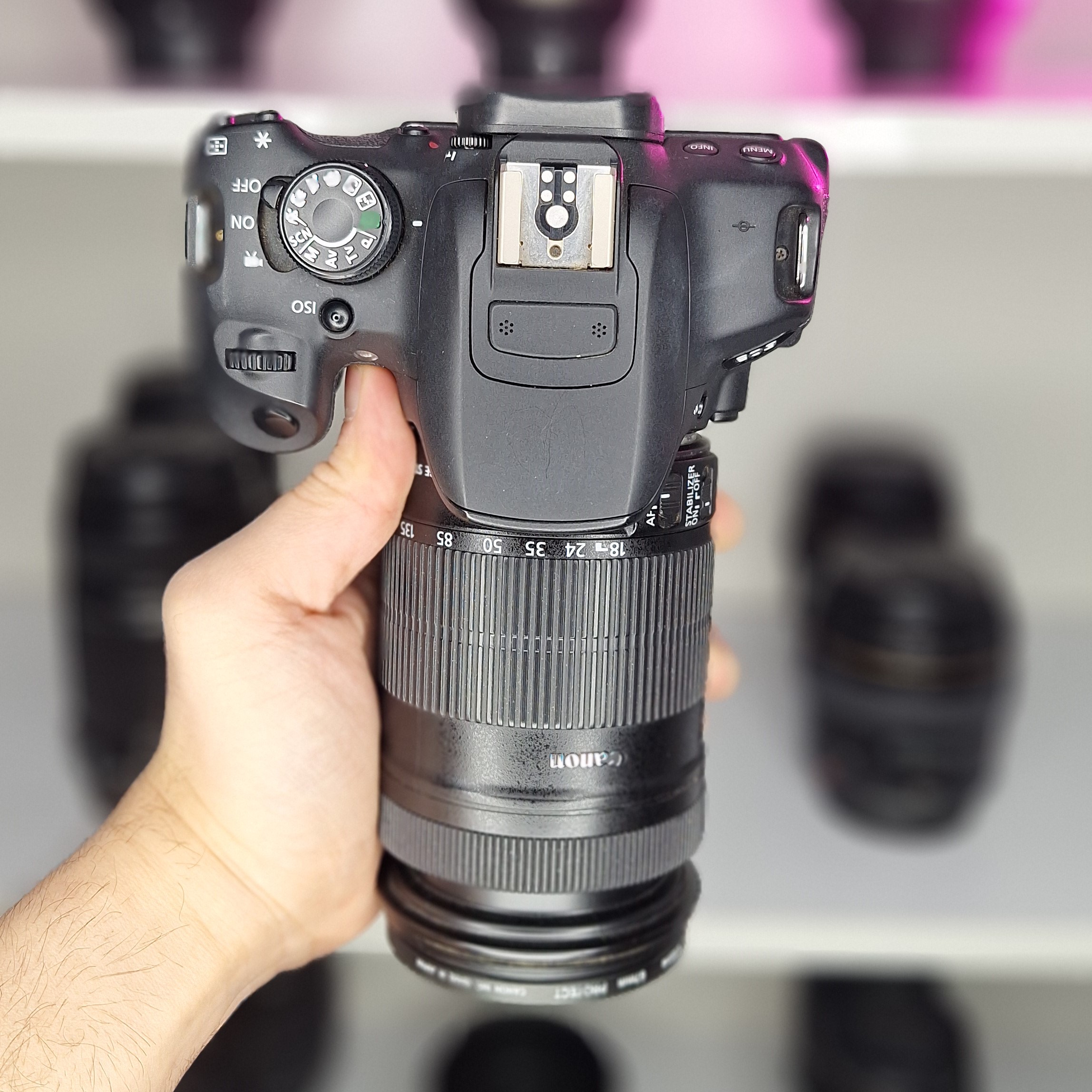 دوربین Canon 700D دست دوم همراه لنز 55-18 میلی متر