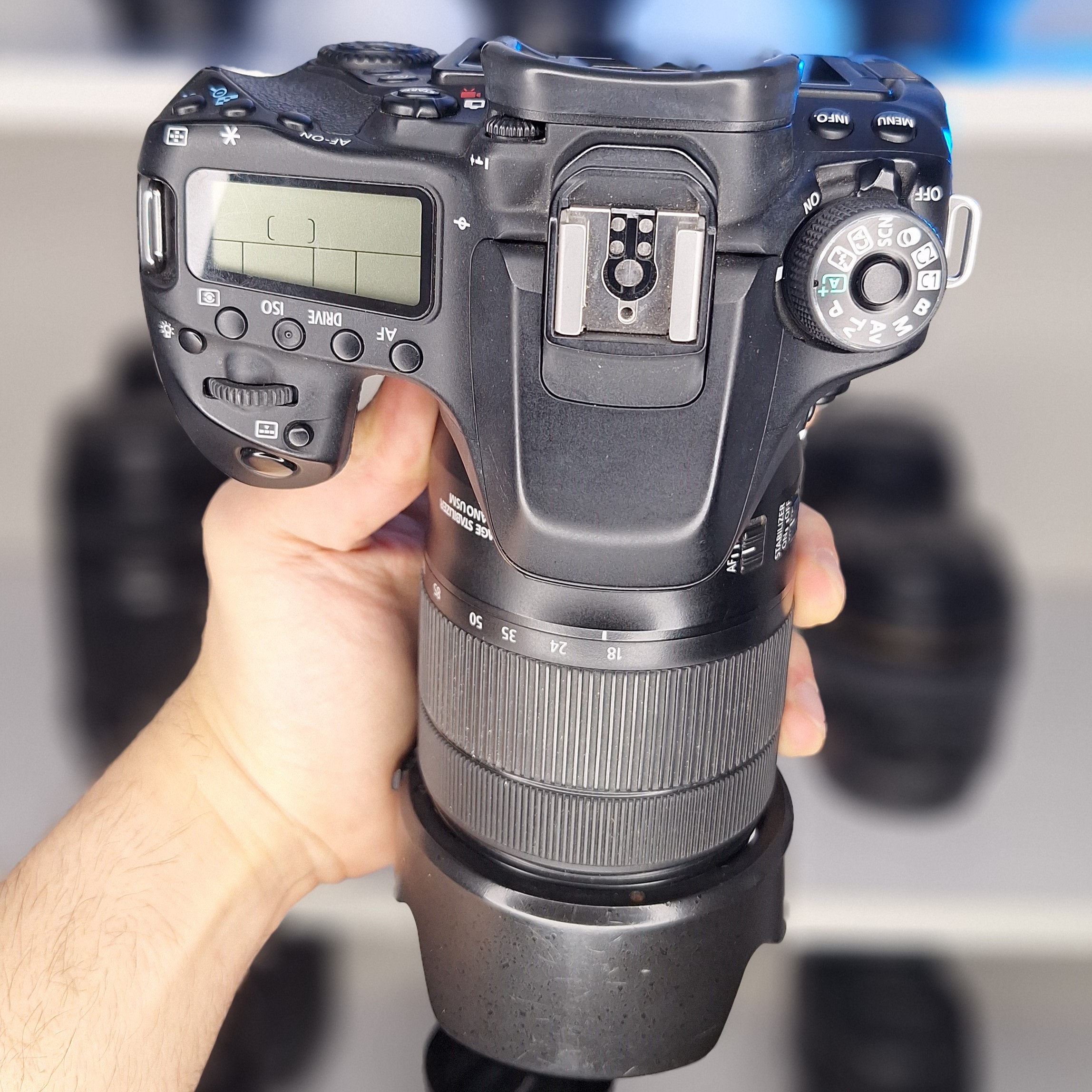 دوربین Canon 80D دست دوم همراه لنز 135-18 میلی متر