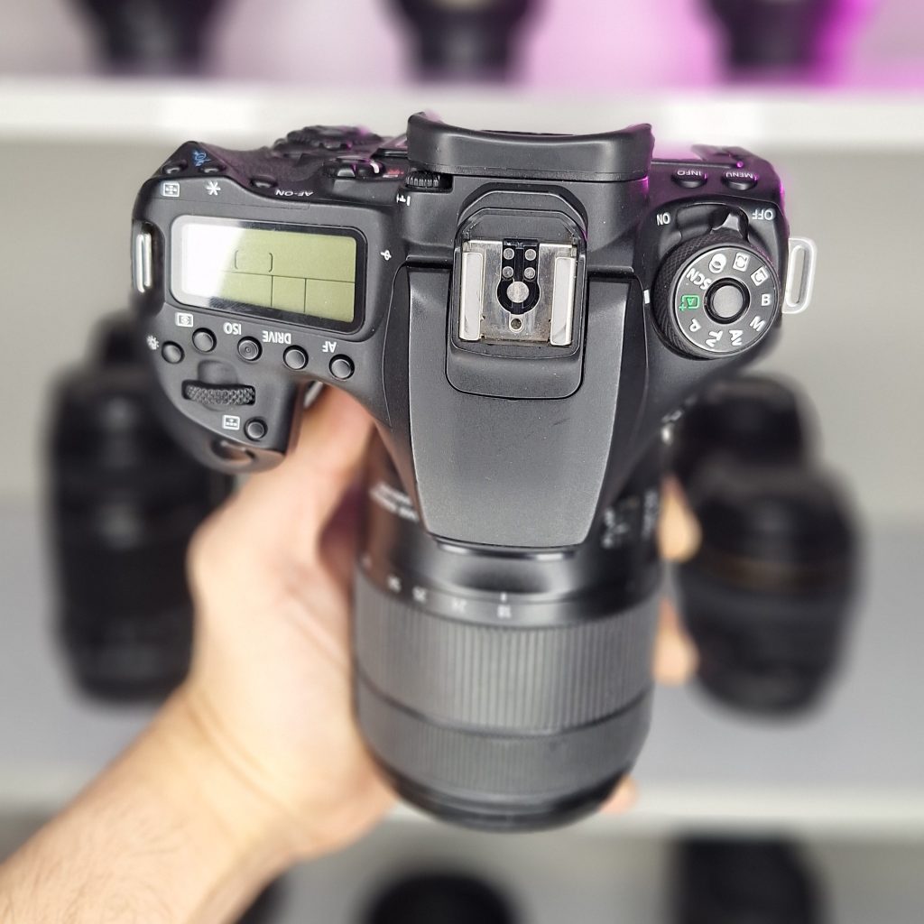 دوربین Canon 90D دست دوم همراه لنز 135-18 میلی متر
