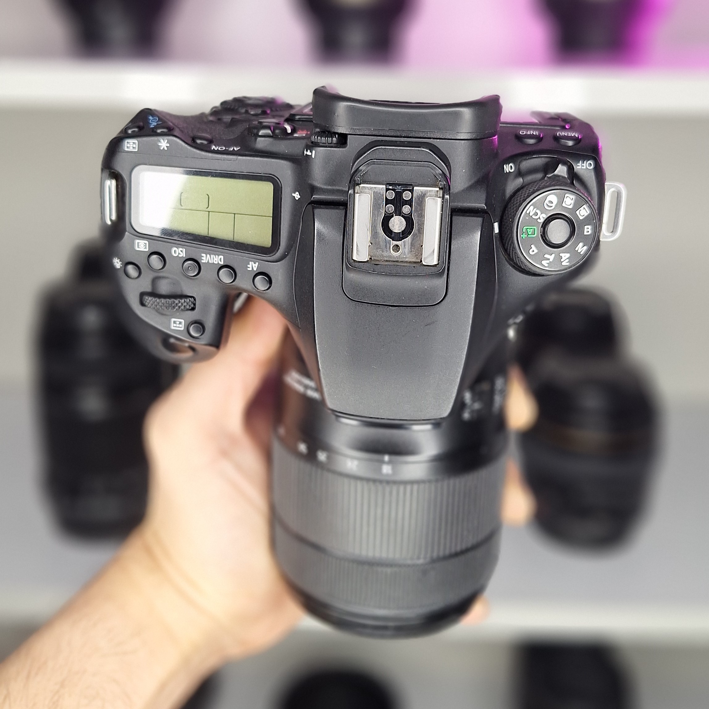 دوربین Canon 90D دست دوم همراه لنز 135-18 میلی متر