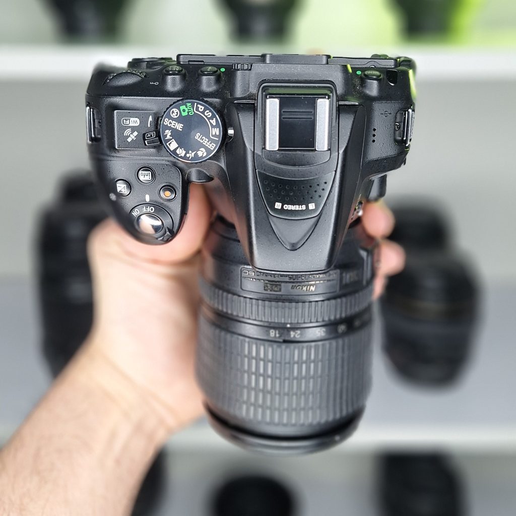 دوربین Nikon D5300 دست دوم همراه لنز 140-18 میلی متر